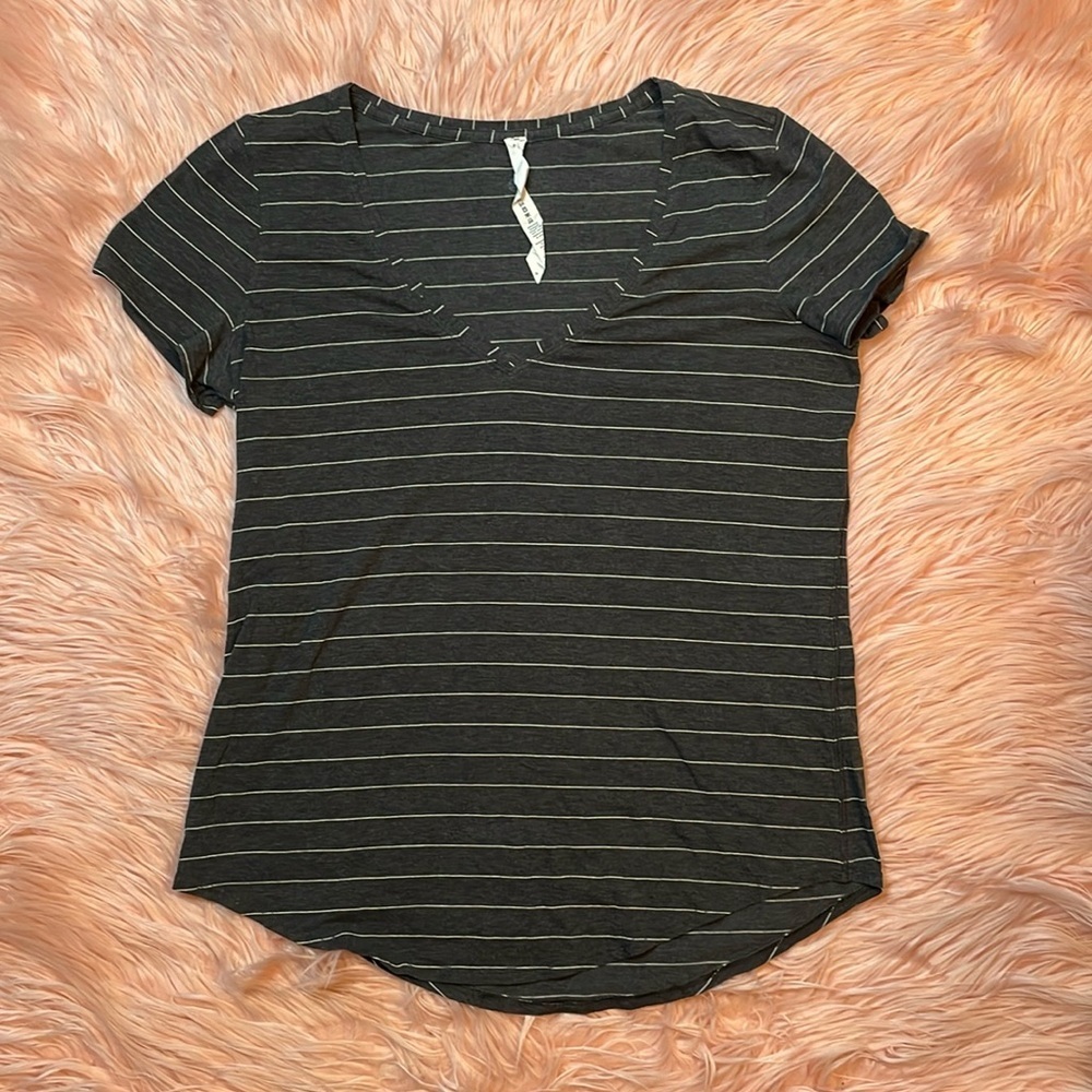 Lululemon Love Tee V Short Serve Stripe Heathered Black White Athletic Size 8 - Picture 1 of 5